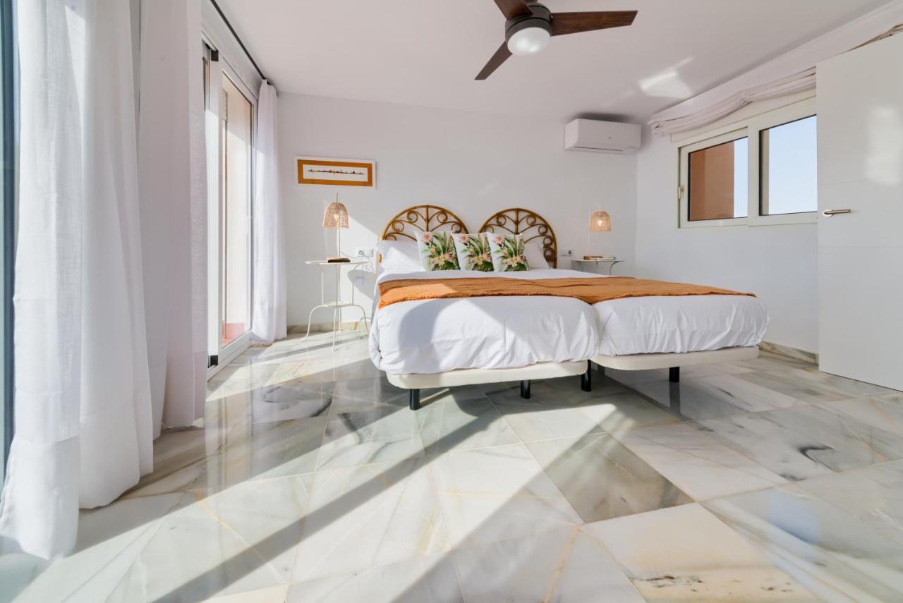 Holidays2Fuengirola Duplex With Stunning Sea View, Terraces,1St Line Beside Port Esterno foto