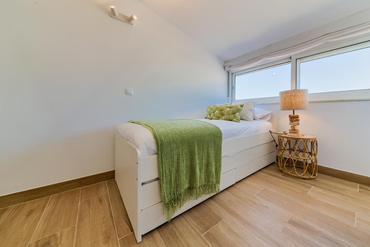 Holidays2Fuengirola Duplex With Stunning Sea View, Terraces,1St Line Beside Port Esterno foto