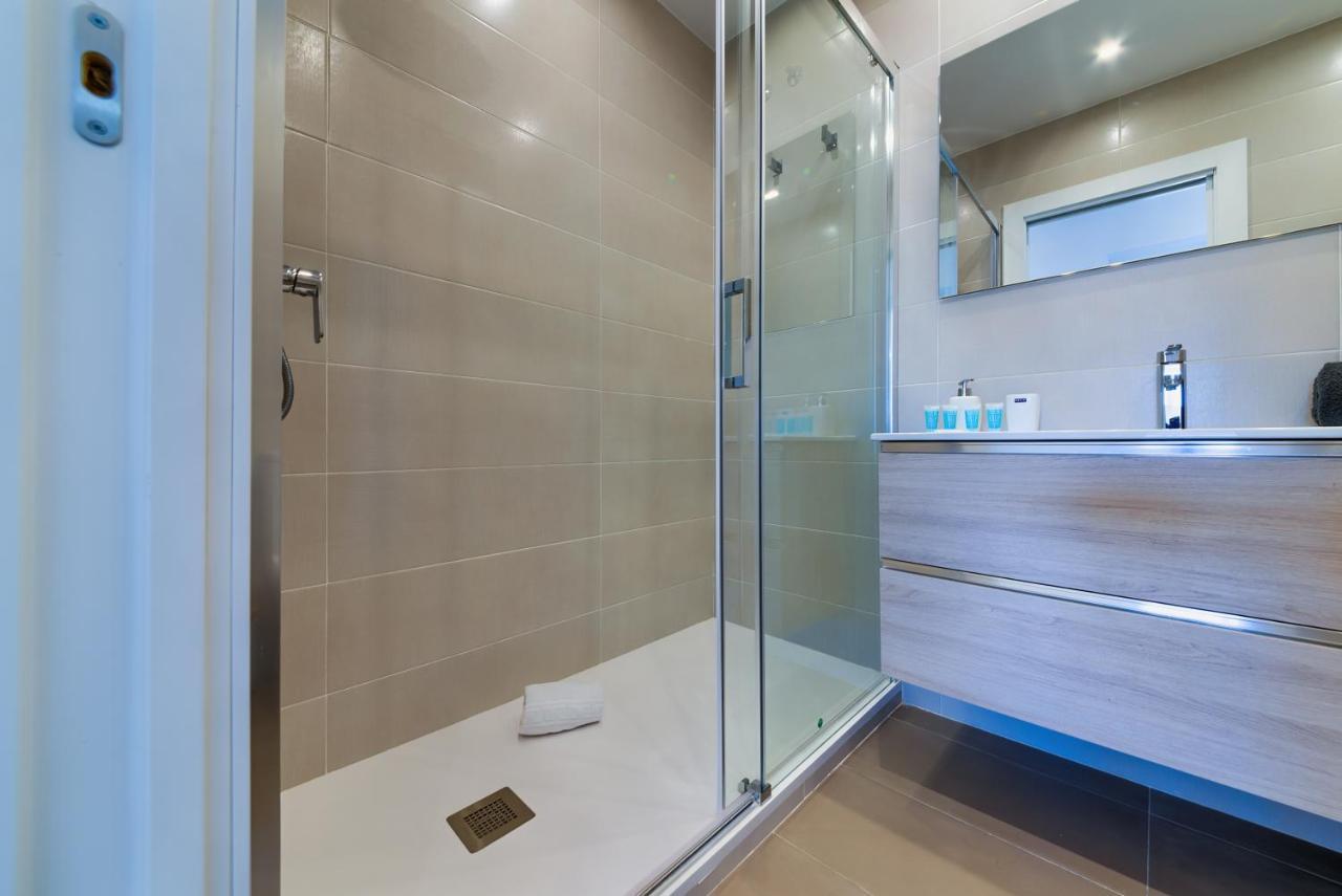 Holidays2Fuengirola Duplex With Stunning Sea View, Terraces,1St Line Beside Port Esterno foto