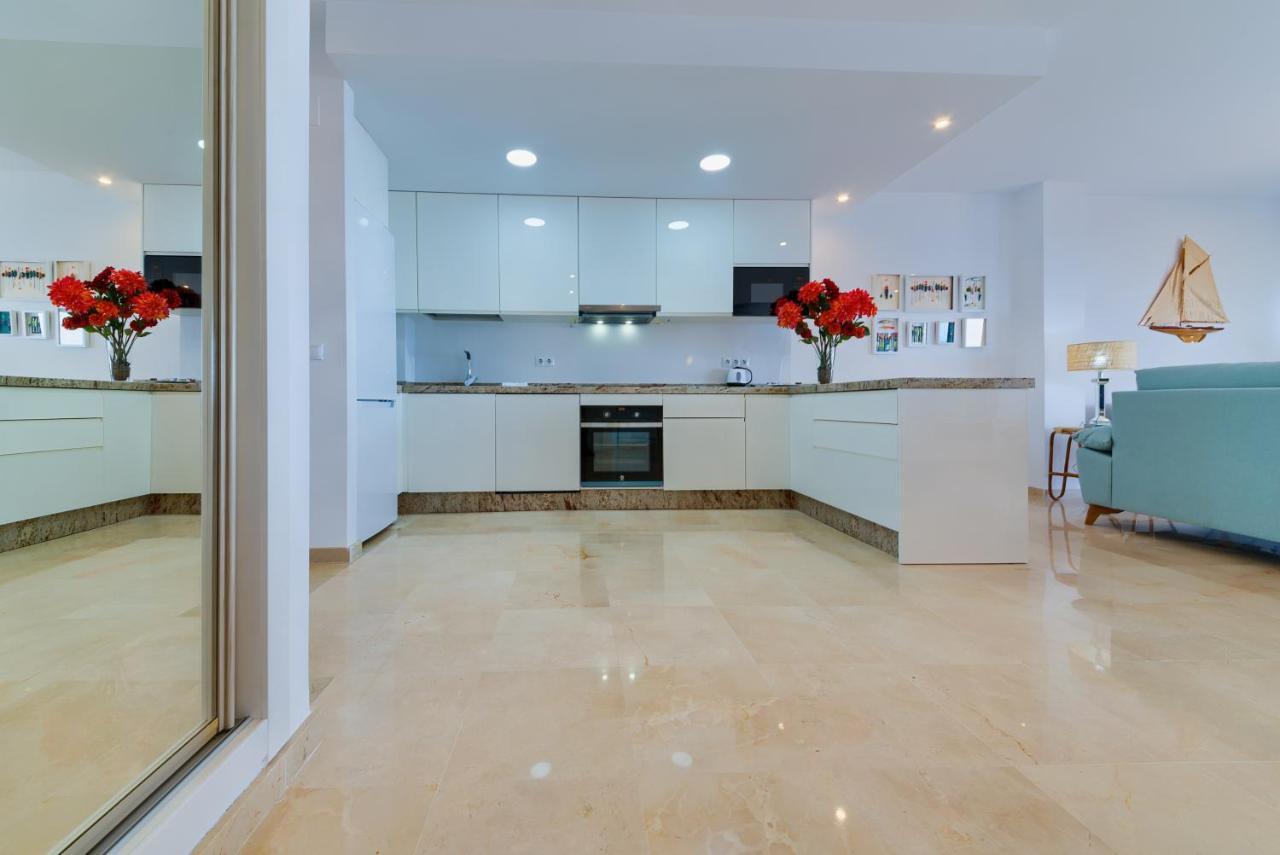 Holidays2Fuengirola Duplex With Stunning Sea View, Terraces,1St Line Beside Port Esterno foto