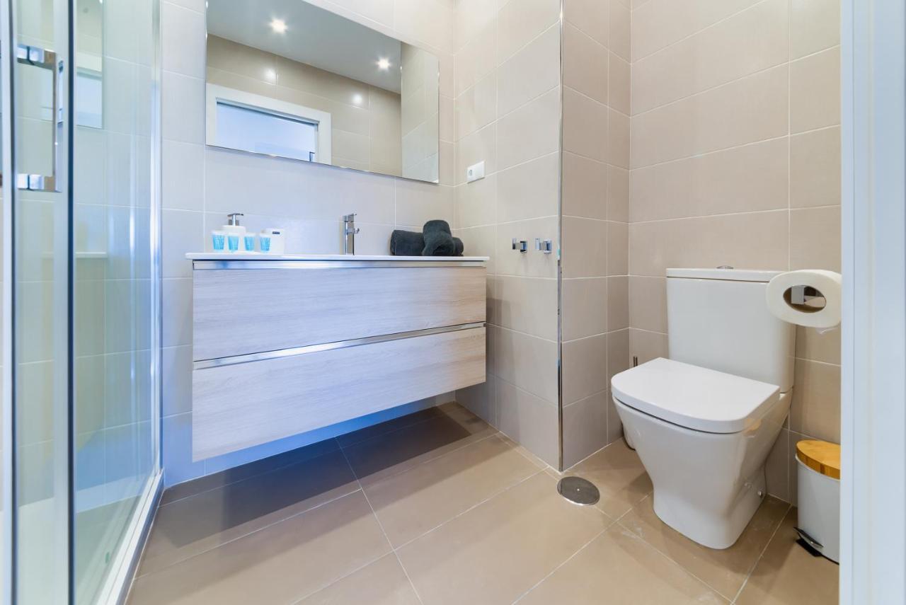 Holidays2Fuengirola Duplex With Stunning Sea View, Terraces,1St Line Beside Port Esterno foto